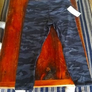 Athleta camo 7/8 workout pants